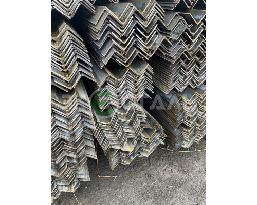 Уголок металлический 100х100х10 горячекатаный