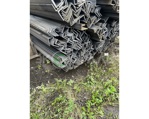 Уголок металлический 140х90х3 09Г2С горячекатаный